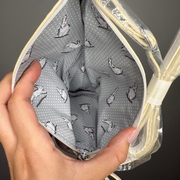 Vera Bradley Polar Bear Crossbody Bag White with Red Scarf New with Tags - Picture 5 of 10